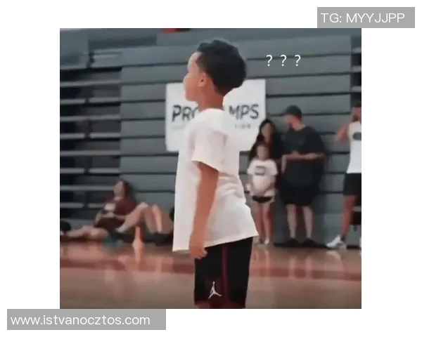 塔图姆儿子Deuce认真签名致歉字迹难看引发球迷暖心反应